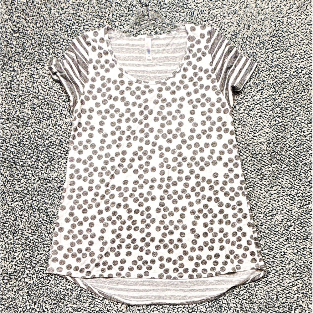 LuLaRoe Women's M Regular Gray/White Polka Dot Knit Scoop Neck Cap Sleeve Tee